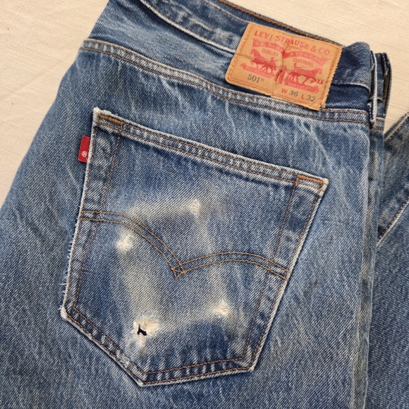 Levi's 501 Fit Perfectly Worn Distressed Men's Blue Jeans 36×32 36 Inch Waist - Picture 2 of 13